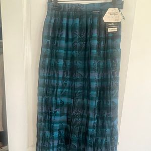 New with tag Geiger pleated skirt